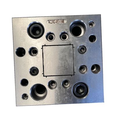 Stampo di estrusione per profili in PVC progettato da AutoCAD per le esigenze di modellazione di finestre e porte