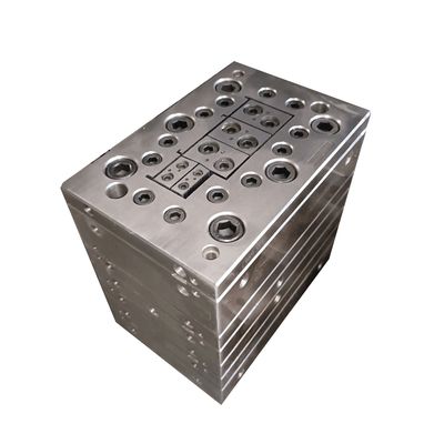 Stampo di estrusione per profili in PVC progettato da AutoCAD per le esigenze di modellazione di finestre e porte