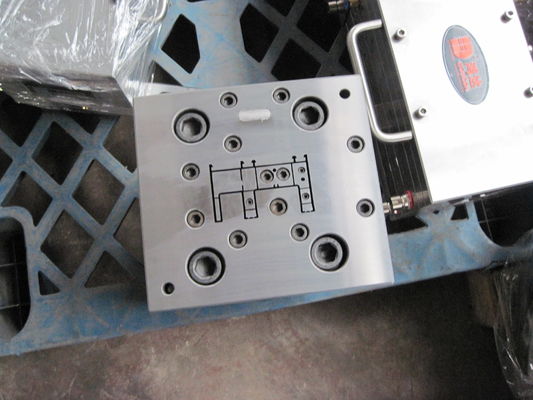 Profilo di plastica UPVC personalizzato per la progettazione di stampi per finestre e porte utilizzando AutoCAD