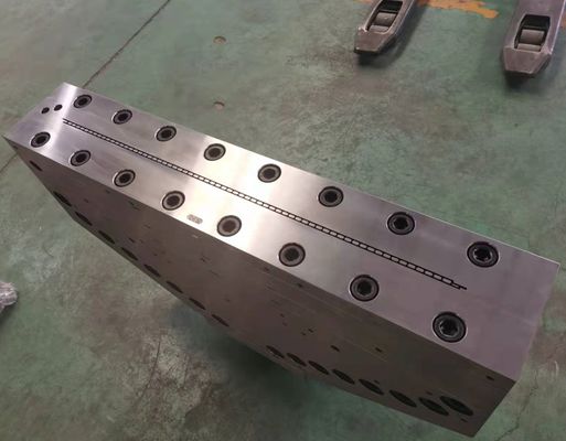 Stampi per estrussione per la fabbricazione di piastre a reticolo vuote per porte e pannelli murali d'argento