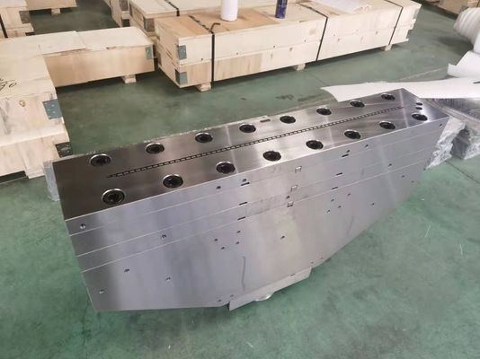 Stampi per estrussione per la fabbricazione di piastre a reticolo vuote per porte e pannelli murali d'argento