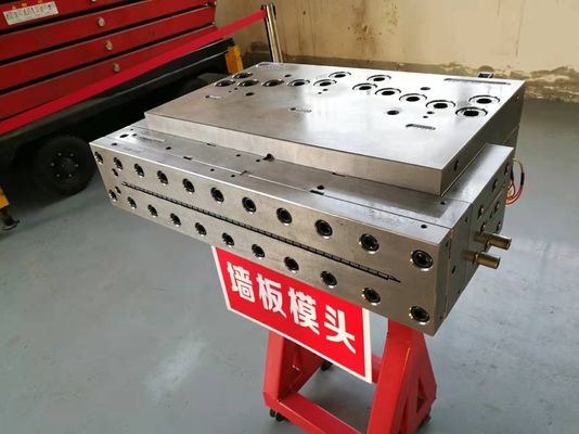 Stampi per estrussione per la fabbricazione di piastre a reticolo vuote per porte e pannelli murali d'argento