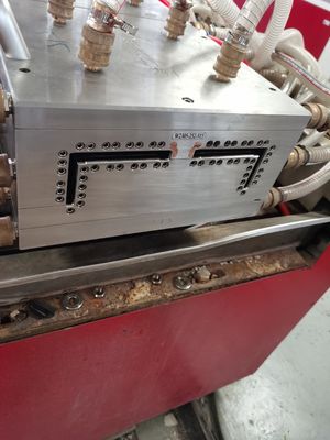 Stampo di estrusione per profili di finestre in PVC in argento per diversi disegni e architetture di bloccaggio