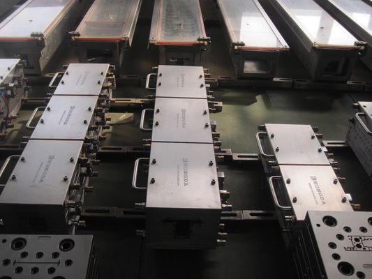 Forme di estrussione per profili in PVC di finitura argentea per modellare parti di finestre e porte