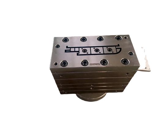 Stampo di estrusione per travi di pavimentazione in WPC di dimensioni personalizzate realizzato a Huangshi con materiale 3CR17