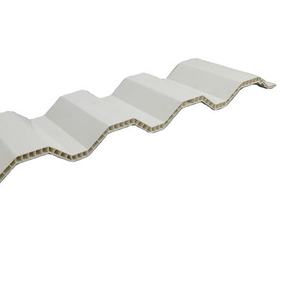 Forme di estrussione per tetto vuoto corrugato in PVC argento per un processo di produzione fluido