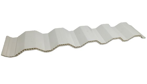 Forme di estrussione per tetto vuoto corrugato in PVC argento per un processo di produzione fluido