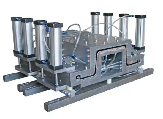 Forme di estrussione per tetto vuoto corrugato in PVC argento per un processo di produzione fluido