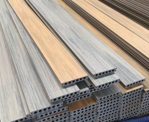 AutoCAD Progettato PE WPC Profile di Decking Louver Rivestimento di Parete Linea di produzione per il mercato