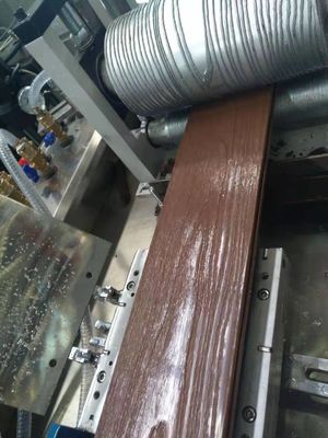 AutoCAD Progettato PE WPC Profile di Decking Louver Rivestimento di Parete Linea di produzione per il mercato