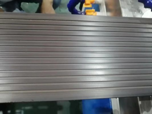 AutoCAD Progettato PE WPC Profile di Decking Louver Rivestimento di Parete Linea di produzione per il mercato