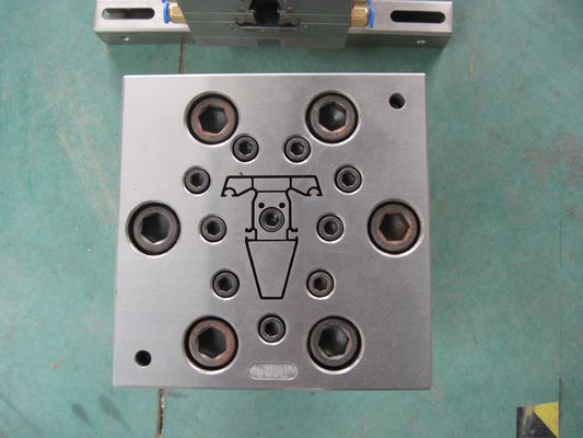 Forme di prodotti per la casa in UPVC per vetri e porte con profilati in PVC