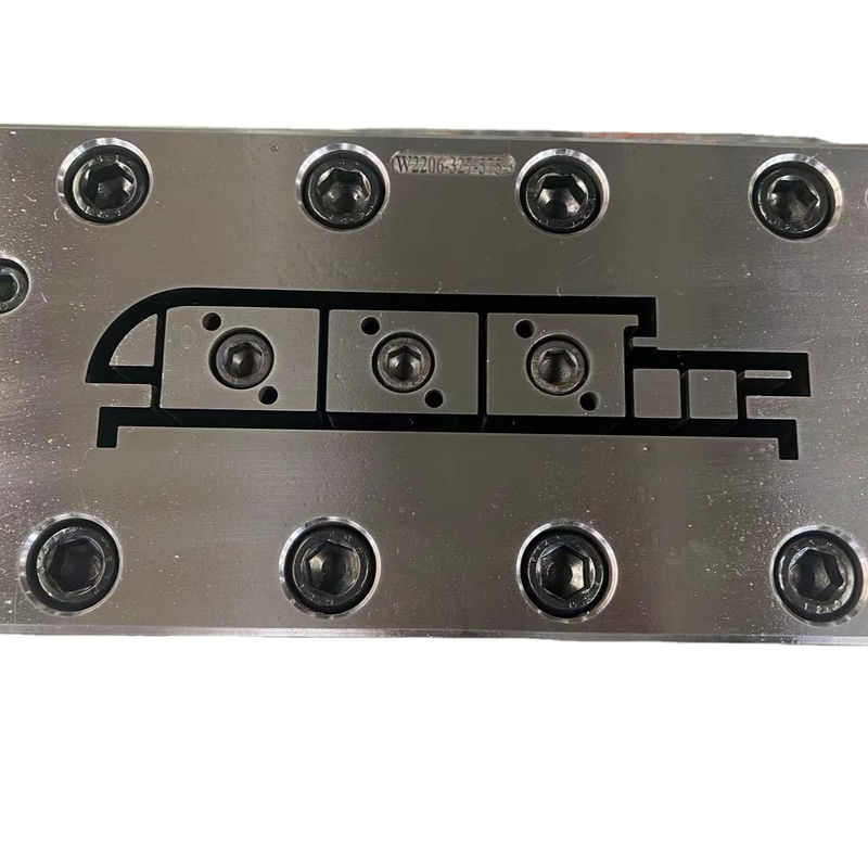Stampo di profilo ausiliario in PVC e strumento di copertura di porta in legno in plastica in WPC con progettazione AutoCAD