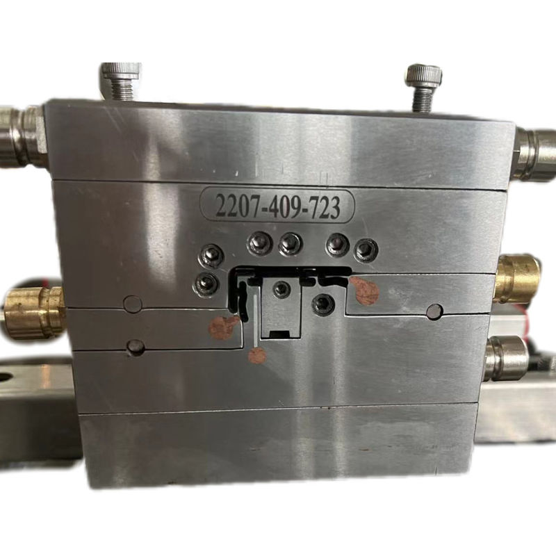 Fabbricazione di stampi per la banda del bordo delle porte in UPVC finitura argento con disegno personalizzato e materiale 3CR17