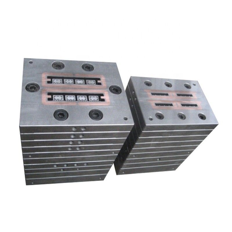 Modellazione a estrussione pannello da parete in WPC resistente 219*26 PE rivestimento con finitura argentina